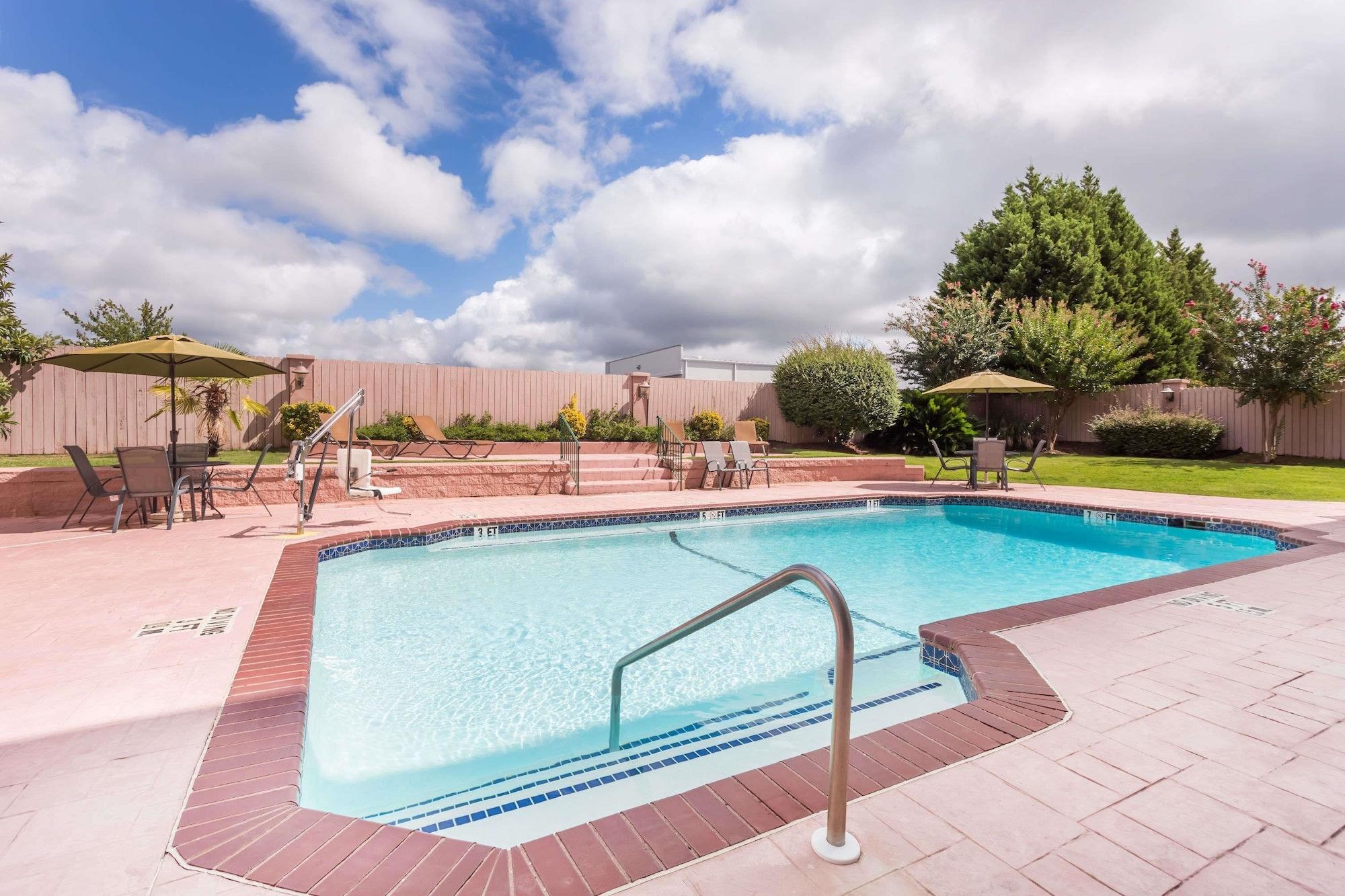 La Quinta By Wyndham Columbus North Hotel Exterior foto