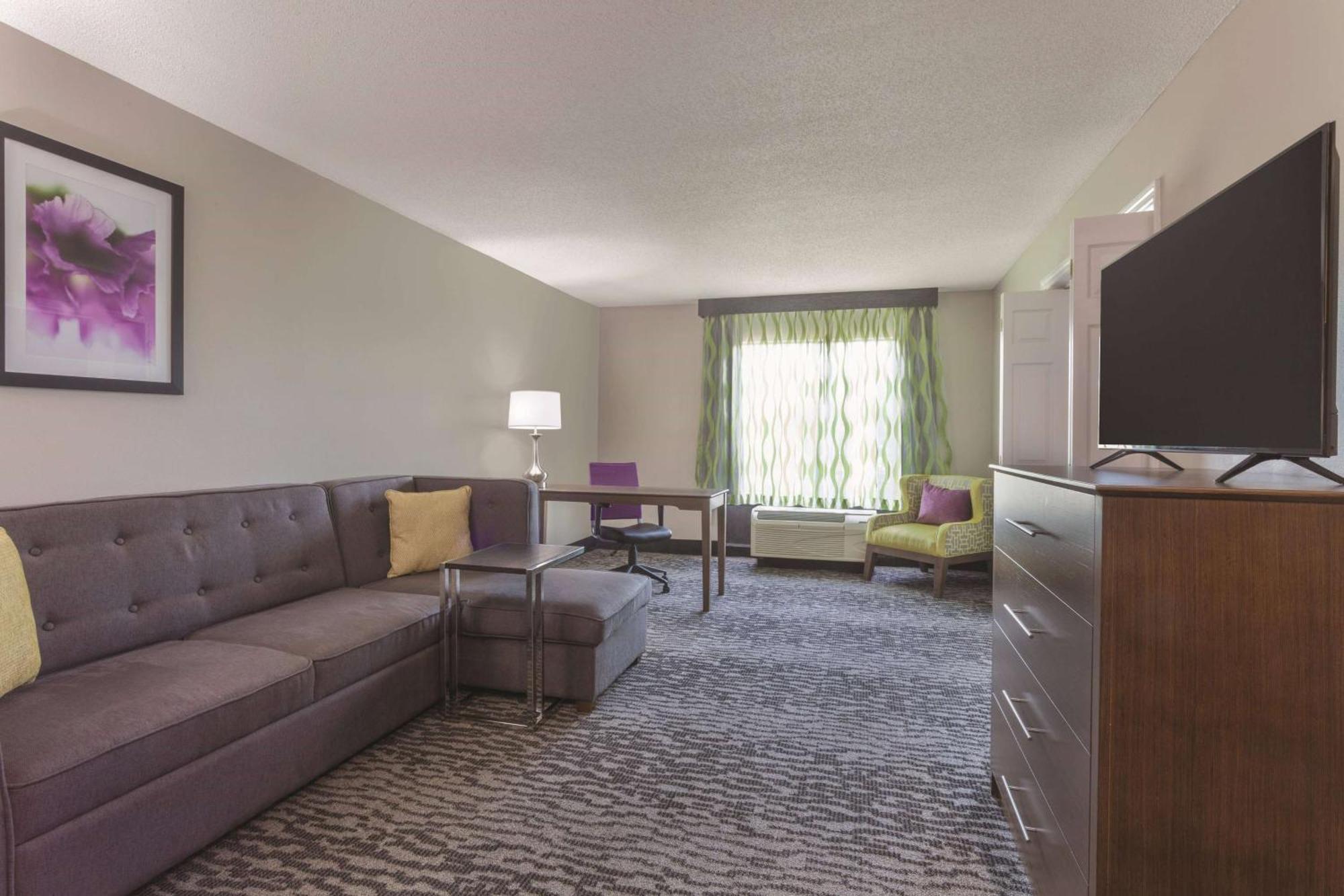 La Quinta By Wyndham Columbus North Hotel Exterior foto